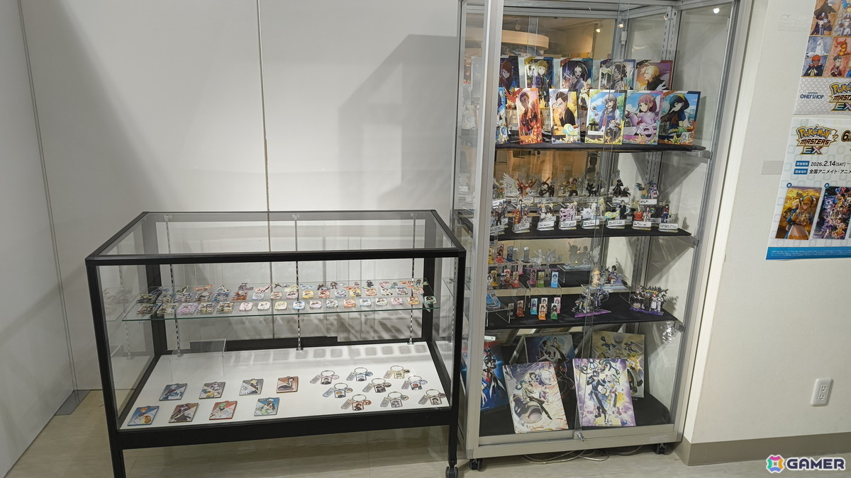 「『ポケモンマスターズ EX』6.5周年記念特設スペース」の事前内覧会をレポート!歴代のトレーナーとポケモンたちのスタンディパネルが圧巻、記念グッズの販売もの画像