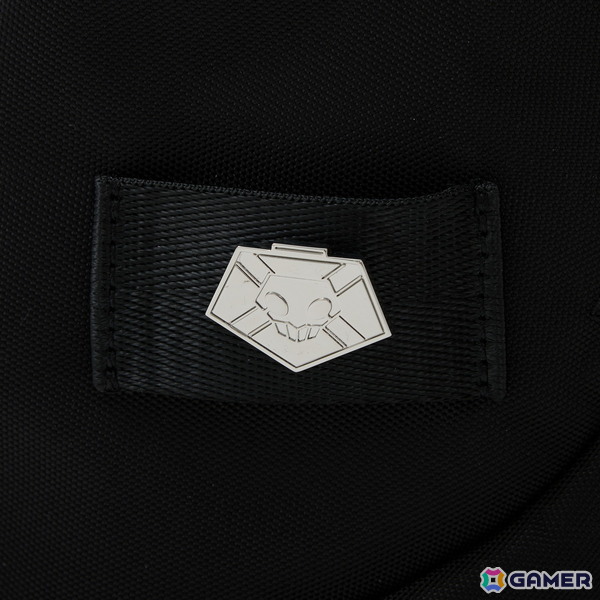 アニメ「BLEACH 千年血戦篇」黒崎一護と平子真子をイメージしたアウターやバッグなど4アイテムが登場!斬月を使用した特別写真も公開の画像