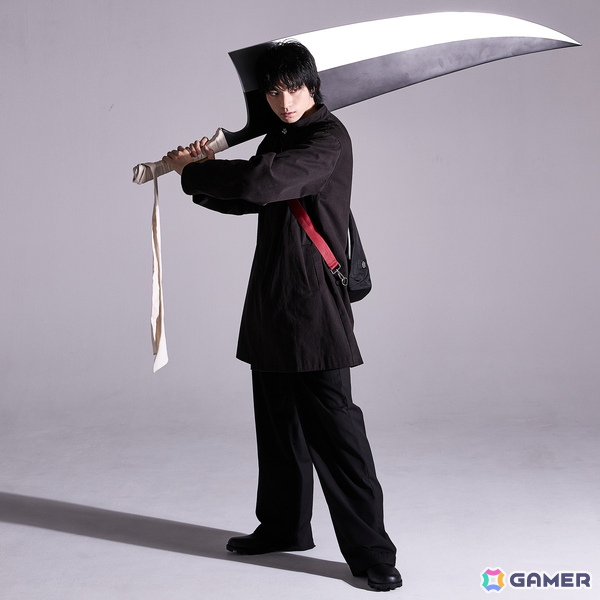 アニメ「BLEACH 千年血戦篇」黒崎一護と平子真子をイメージしたアウターやバッグなど4アイテムが登場!斬月を使用した特別写真も公開の画像