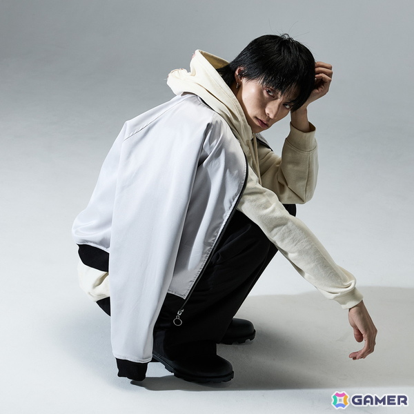 アニメ「BLEACH 千年血戦篇」黒崎一護と平子真子をイメージしたアウターやバッグなど4アイテムが登場!斬月を使用した特別写真も公開の画像