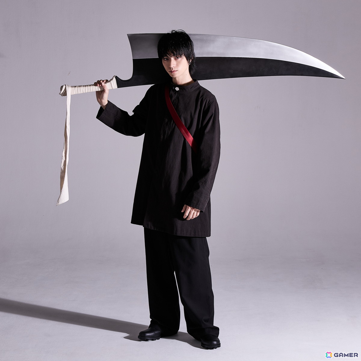 アニメ「BLEACH 千年血戦篇」黒崎一護と平子真子をイメージしたアウターやバッグなど4アイテムが登場！斬月を使用した特別写真も公開の画像16