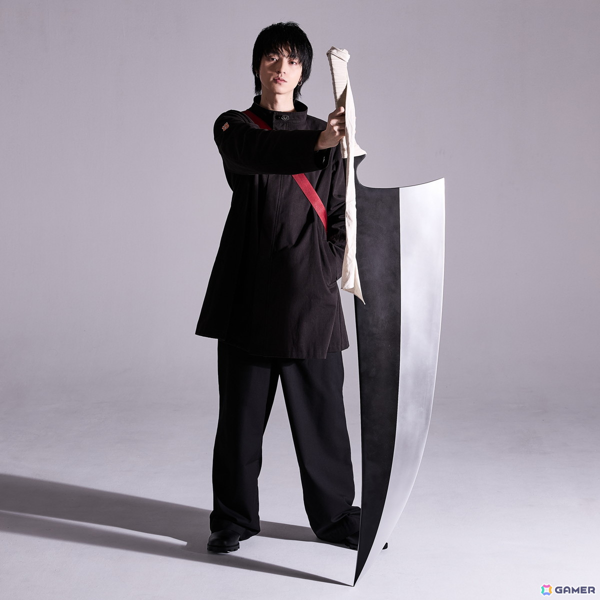 アニメ「BLEACH 千年血戦篇」黒崎一護と平子真子をイメージしたアウターやバッグなど4アイテムが登場！斬月を使用した特別写真も公開の画像17