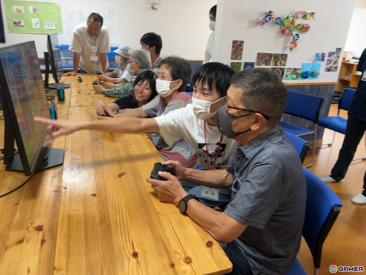 ぷよぷよeスポーツを用いてeスポーツを楽しむ様子(三条市ご提供)