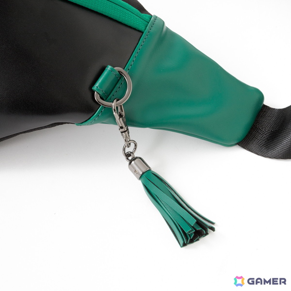 「Hades II」冥界の王女・メリノエを細部まで表現した腕時計、ブルゾン、ボディバッグが登場！の画像