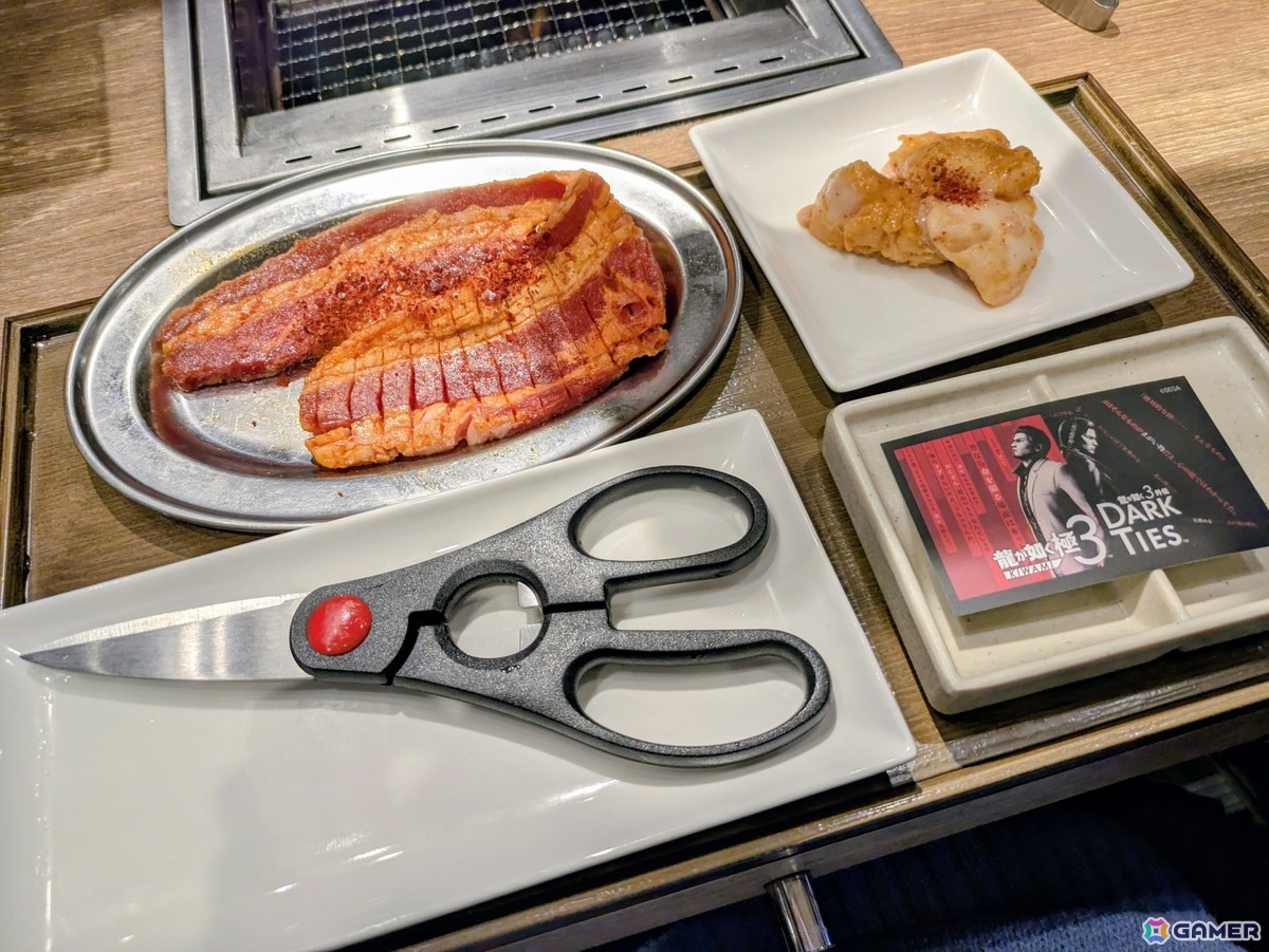 「龍が如く 極3 / 龍が如く3外伝 Dark Ties」焼肉ライクとのコラボを神室町昭和通り店（新宿歌舞伎町店）で堪能！龍が如くカルビ 極は昇り龍を彷彿とさせるインパクトの画像