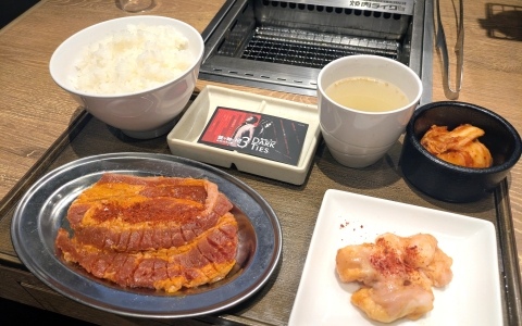 「龍が如く 極3 / 龍が如く3外伝 Dark Ties」焼肉ライクとのコラボを神室町昭和通り店（新宿歌舞伎町店）で堪能！龍が如くカルビ 極は昇り龍を彷彿とさせるインパクト