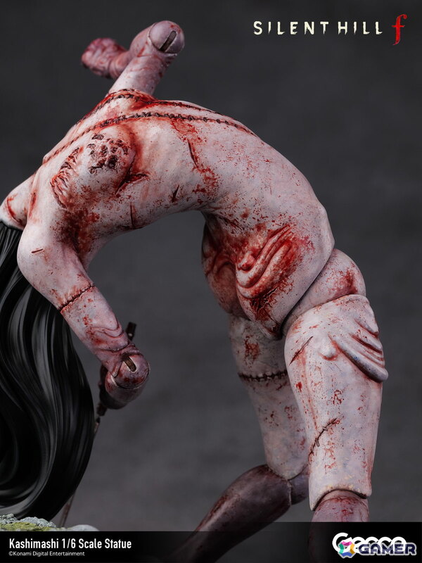 「SILENT HILL f」プレイヤーを追い詰めるバケモノ・カシマシが1/6スケールスタチューとして登場！台座も1960年代の日本の田舎町・戎が丘の路地裏をモチーフにの画像18