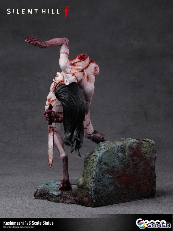 「SILENT HILL f」プレイヤーを追い詰めるバケモノ・カシマシが1/6スケールスタチューとして登場！台座も1960年代の日本の田舎町・戎が丘の路地裏をモチーフにの画像4