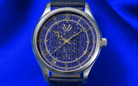 「ペルソナ」シリーズ30周年を記念して「ペルソナ3 リロード」のベルベットルームをモチーフにした機械式時計が登場！文字盤はエレベーターの格子をイメージ