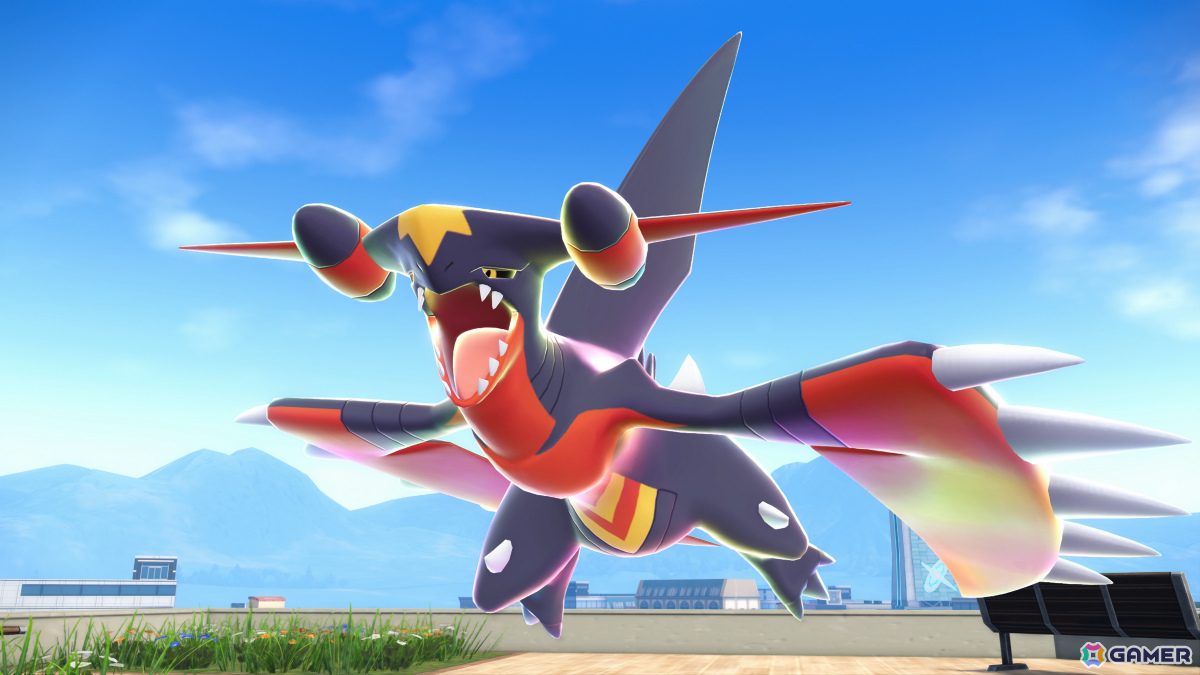 メガシンカ前とは異なり、常時浮遊する姿に。翼が巨大化し、その正面には大きく禍々しい爪が複数出現。