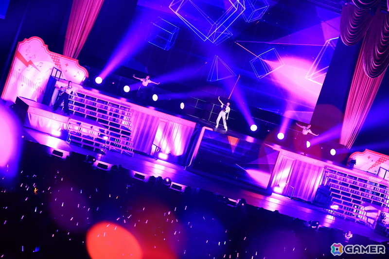 ブラスバンド、ダンサー、バンドによる演奏・演出で「学マス」の音楽を幅広く堪能できた「初星音楽祭」DAY1レポートの画像