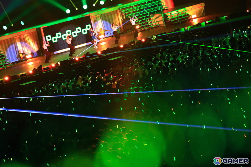 ブラスバンド、ダンサー、バンドによる演奏・演出で「学マス」の音楽を幅広く堪能できた「初星音楽祭」DAY1レポートの画像