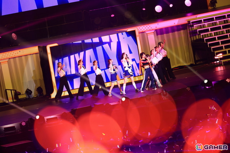 ブラスバンド、ダンサー、バンドによる演奏・演出で「学マス」の音楽を幅広く堪能できた「初星音楽祭」DAY1レポートの画像