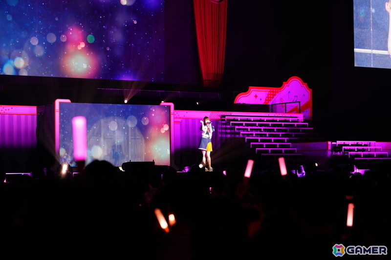 ブラスバンド、ダンサー、バンドによる演奏・演出で「学マス」の音楽を幅広く堪能できた「初星音楽祭」DAY1レポートの画像