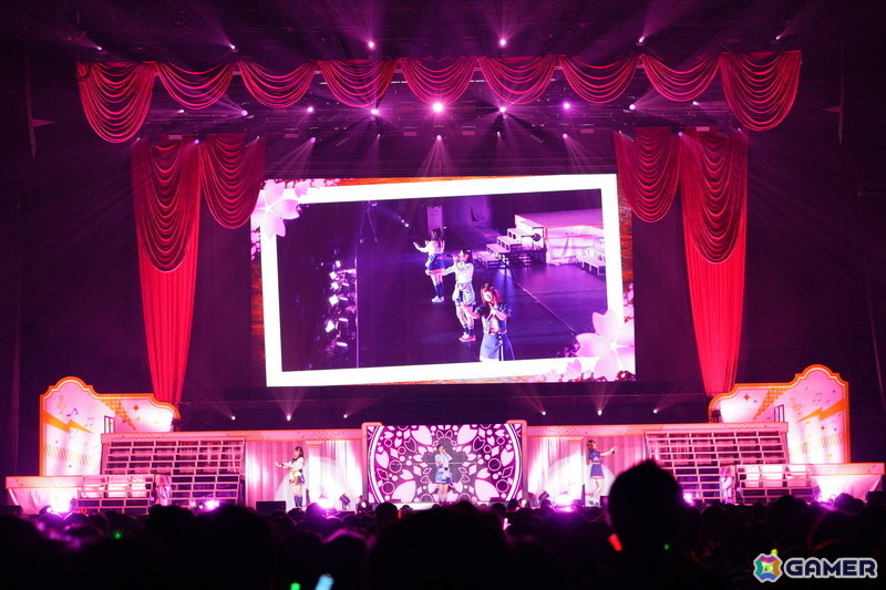 ブラスバンド、ダンサー、バンドによる演奏・演出で「学マス」の音楽を幅広く堪能できた「初星音楽祭」DAY1レポートの画像