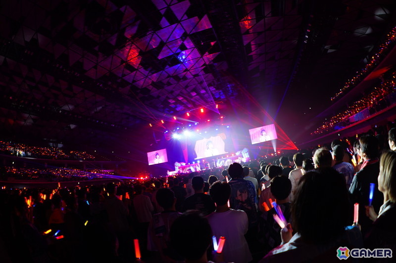 ブラスバンド、ダンサー、バンドによる演奏・演出で「学マス」の音楽を幅広く堪能できた「初星音楽祭」DAY1レポートの画像