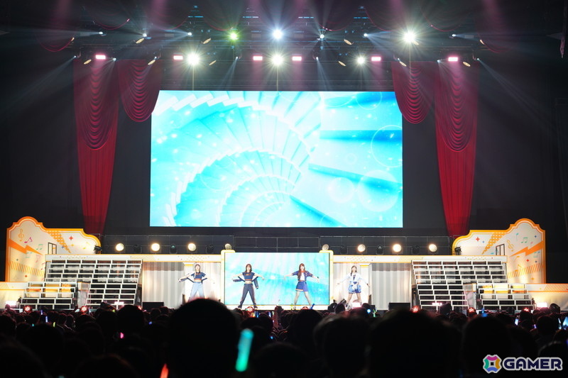 ブラスバンド、ダンサー、バンドによる演奏・演出で「学マス」の音楽を幅広く堪能できた「初星音楽祭」DAY1レポートの画像