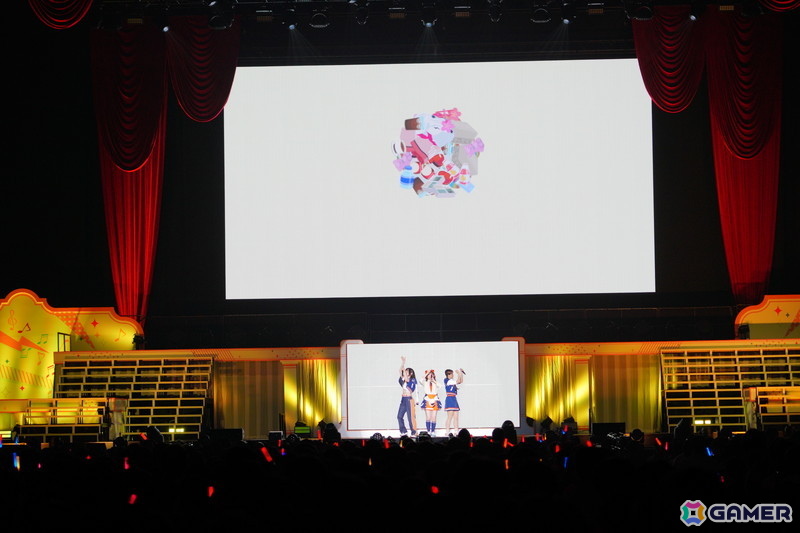 ブラスバンド、ダンサー、バンドによる演奏・演出で「学マス」の音楽を幅広く堪能できた「初星音楽祭」DAY1レポートの画像