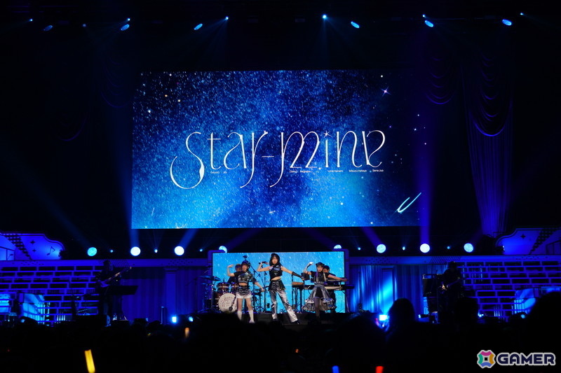 ブラスバンド、ダンサー、バンドによる演奏・演出で「学マス」の音楽を幅広く堪能できた「初星音楽祭」DAY1レポートの画像