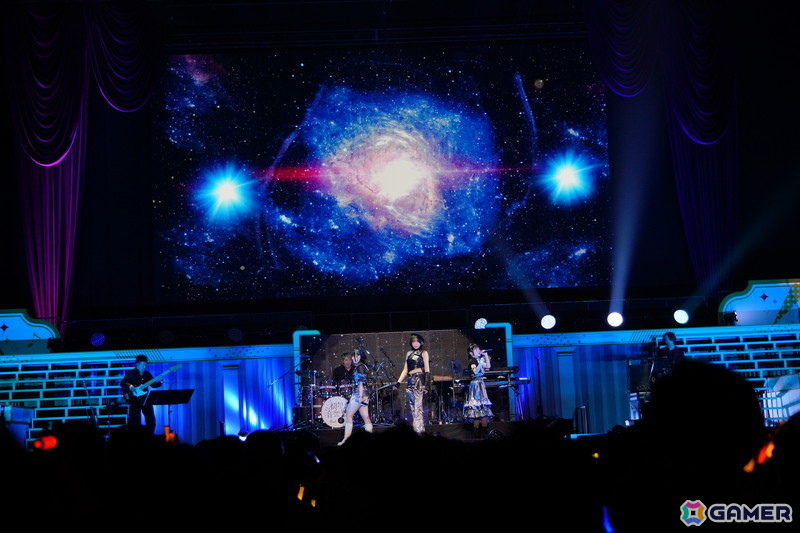 ブラスバンド、ダンサー、バンドによる演奏・演出で「学マス」の音楽を幅広く堪能できた「初星音楽祭」DAY1レポートの画像