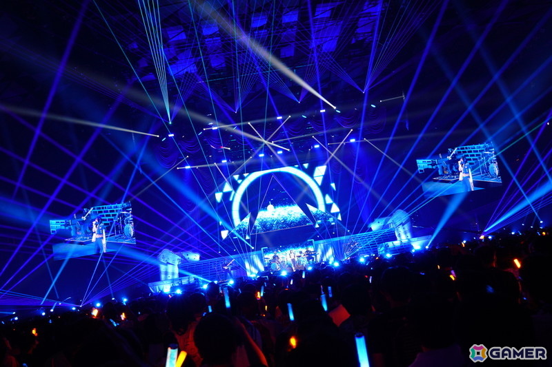 ブラスバンド、ダンサー、バンドによる演奏・演出で「学マス」の音楽を幅広く堪能できた「初星音楽祭」DAY1レポートの画像