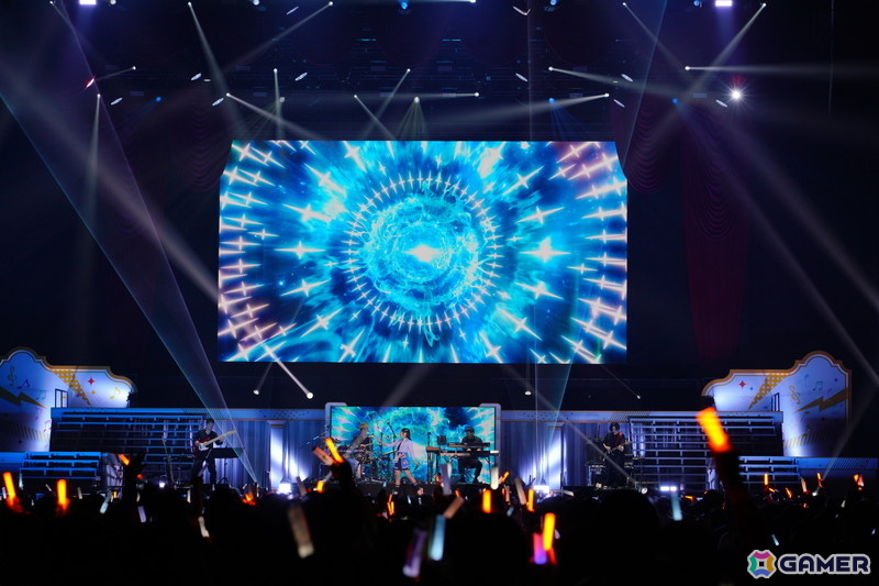 ブラスバンド、ダンサー、バンドによる演奏・演出で「学マス」の音楽を幅広く堪能できた「初星音楽祭」DAY1レポートの画像