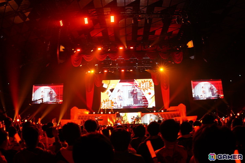 ブラスバンド、ダンサー、バンドによる演奏・演出で「学マス」の音楽を幅広く堪能できた「初星音楽祭」DAY1レポートの画像