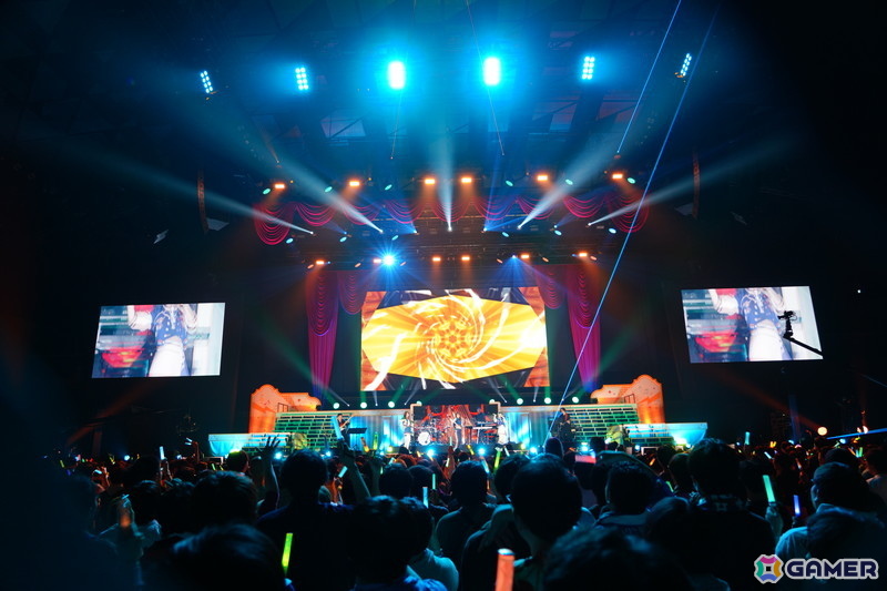 ブラスバンド、ダンサー、バンドによる演奏・演出で「学マス」の音楽を幅広く堪能できた「初星音楽祭」DAY1レポートの画像