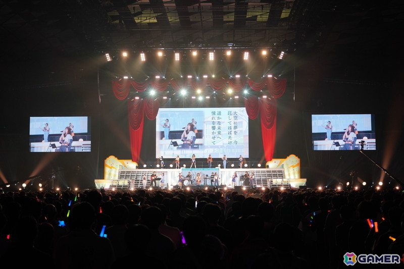 ブラスバンド、ダンサー、バンドによる演奏・演出で「学マス」の音楽を幅広く堪能できた「初星音楽祭」DAY1レポートの画像