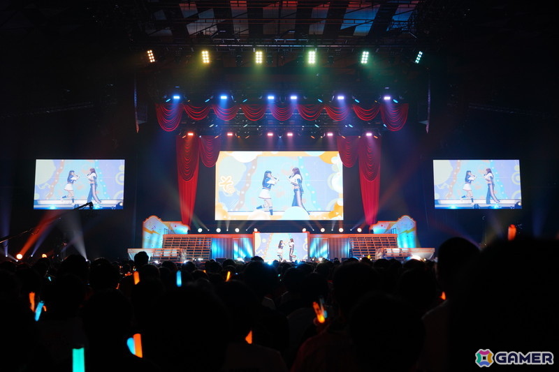 ブラスバンド、ダンサー、バンドによる演奏・演出で「学マス」の音楽を幅広く堪能できた「初星音楽祭」DAY1レポートの画像