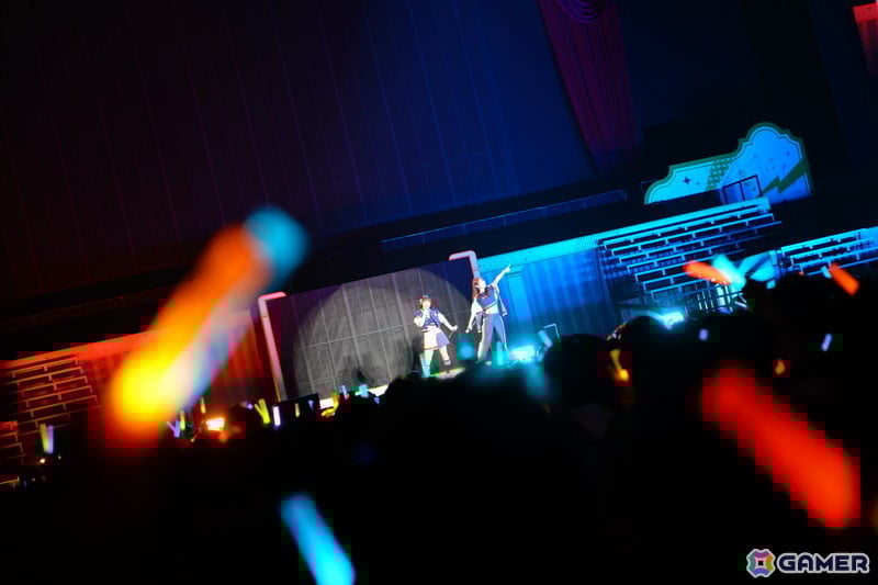 ブラスバンド、ダンサー、バンドによる演奏・演出で「学マス」の音楽を幅広く堪能できた「初星音楽祭」DAY1レポートの画像