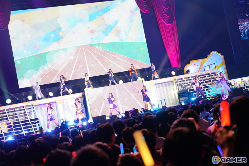 ブラスバンド、ダンサー、バンドによる演奏・演出で「学マス」の音楽を幅広く堪能できた「初星音楽祭」DAY1レポートの画像