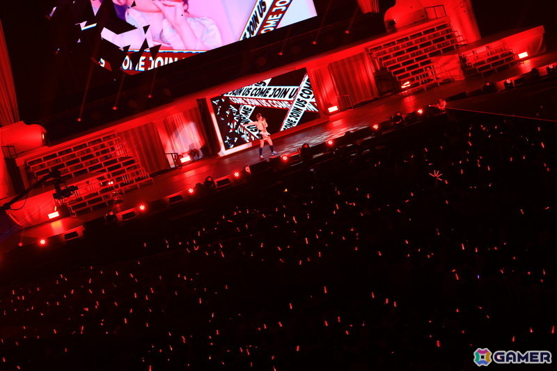 ブラスバンド、ダンサー、バンドによる演奏・演出で「学マス」の音楽を幅広く堪能できた「初星音楽祭」DAY1レポートの画像