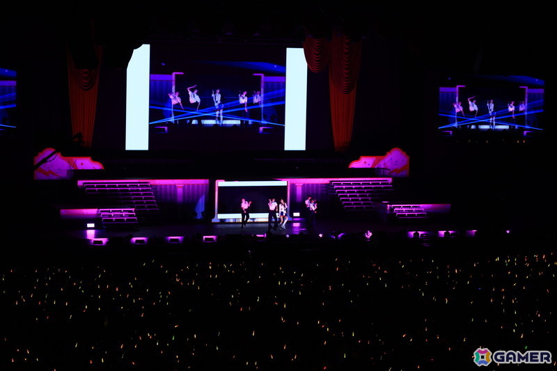 ブラスバンド、ダンサー、バンドによる演奏・演出で「学マス」の音楽を幅広く堪能できた「初星音楽祭」DAY1レポートの画像