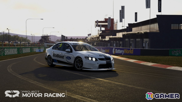 「Project Motor Racing」オーストラリアを代表する伝統的なマッスルカーとして親しまれている「Ford Falcon V8 2013」が無料DLCで追加！の画像1