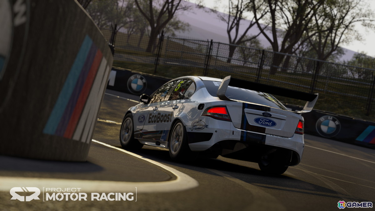 「Project Motor Racing」オーストラリアを代表する伝統的なマッスルカーとして親しまれている「Ford Falcon V8 2013」が無料DLCで追加！の画像