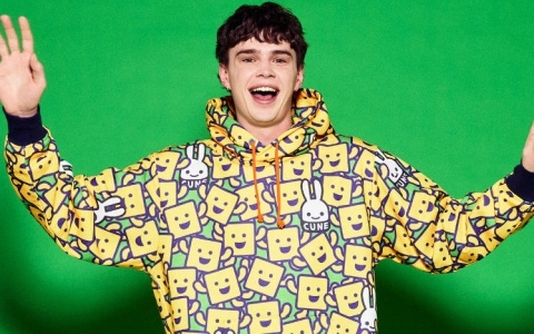 ファッションブランド・CUNEと「もじぴったん」のコラボアイテムが発売！もじくんだらけのパーカーなどがラインナップ