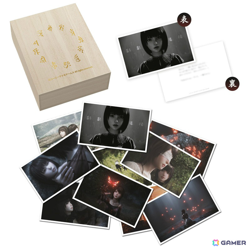 「零 ～紅い蝶～ REMAKE」新作グッズの予約受付が開始！缶バッジ＆取扱説明書付き万葉丸や蝶の鱗粉をイメージした流砂が舞うアクリルブロックなど4種の画像