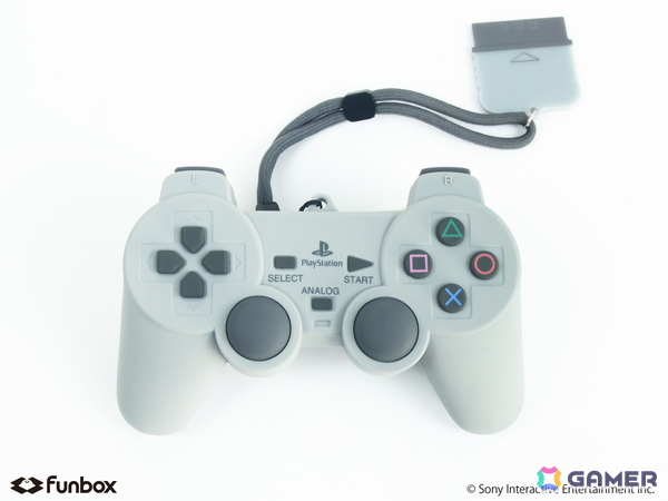 初代PlayStationのコントローラを再現した「シリコーンポーチ DUALSHOCK」が3月17日に発売！初代PlayStationをイメージしたシリコーンポーチの再販もの画像2