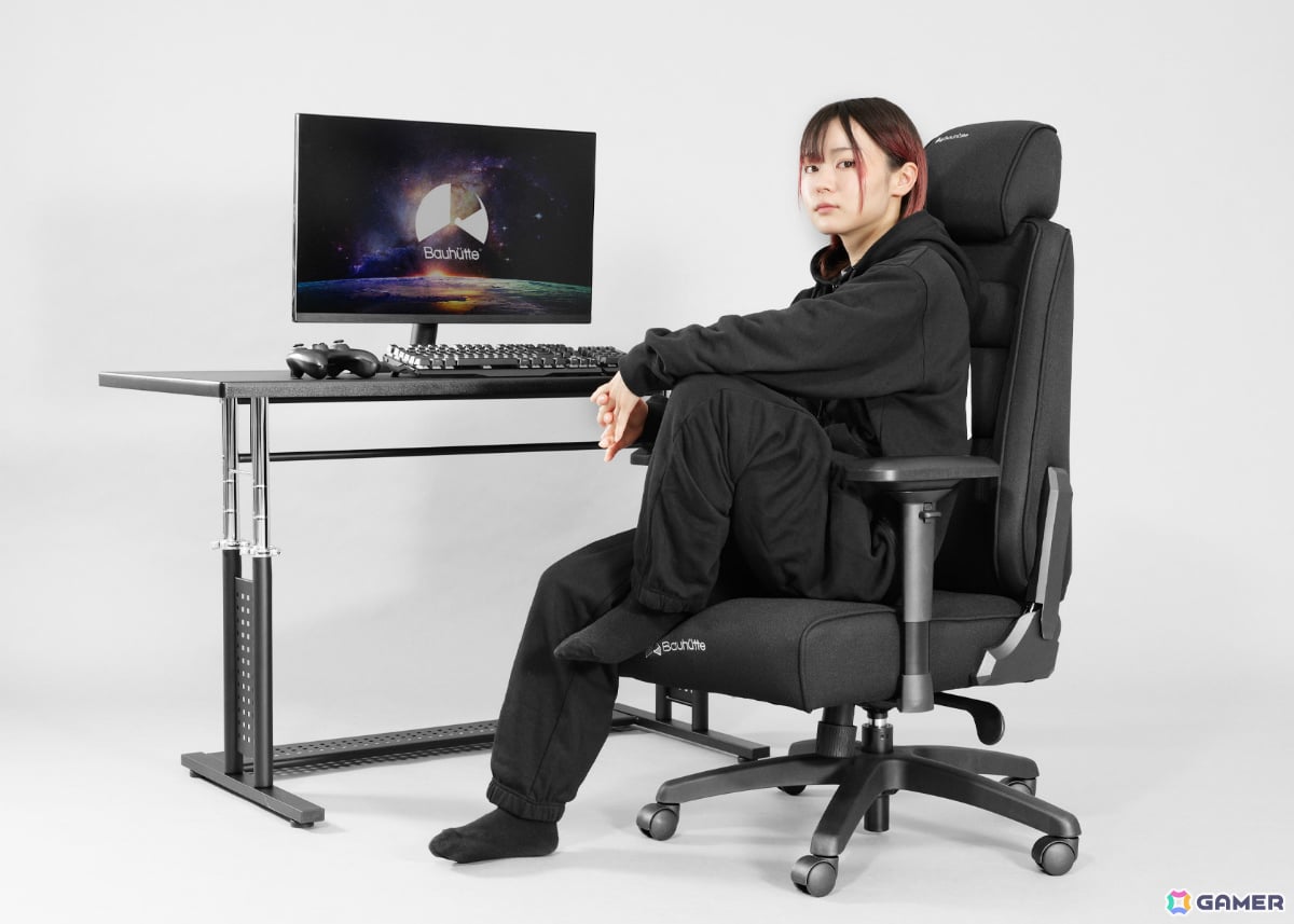 ゲーミング着る毛布「ダメ着」が通年仕様のスウェットに！締め付けゼロの開放感を実現した「ダメ着XVスウェット」が発売の画像