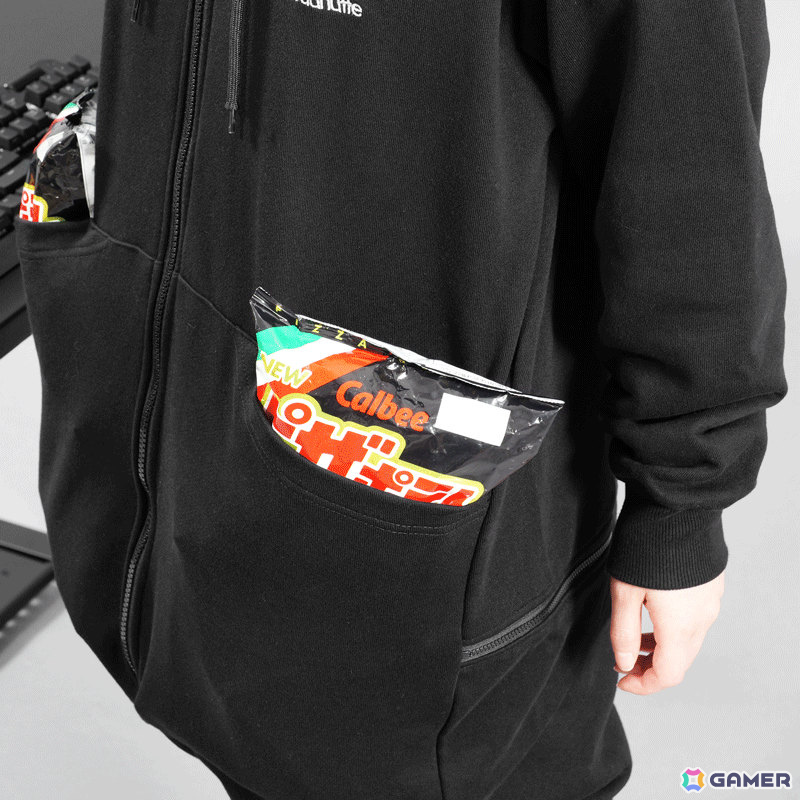 ゲーミング着る毛布「ダメ着」が通年仕様のスウェットに！締め付けゼロの開放感を実現した「ダメ着XVスウェット」が発売の画像