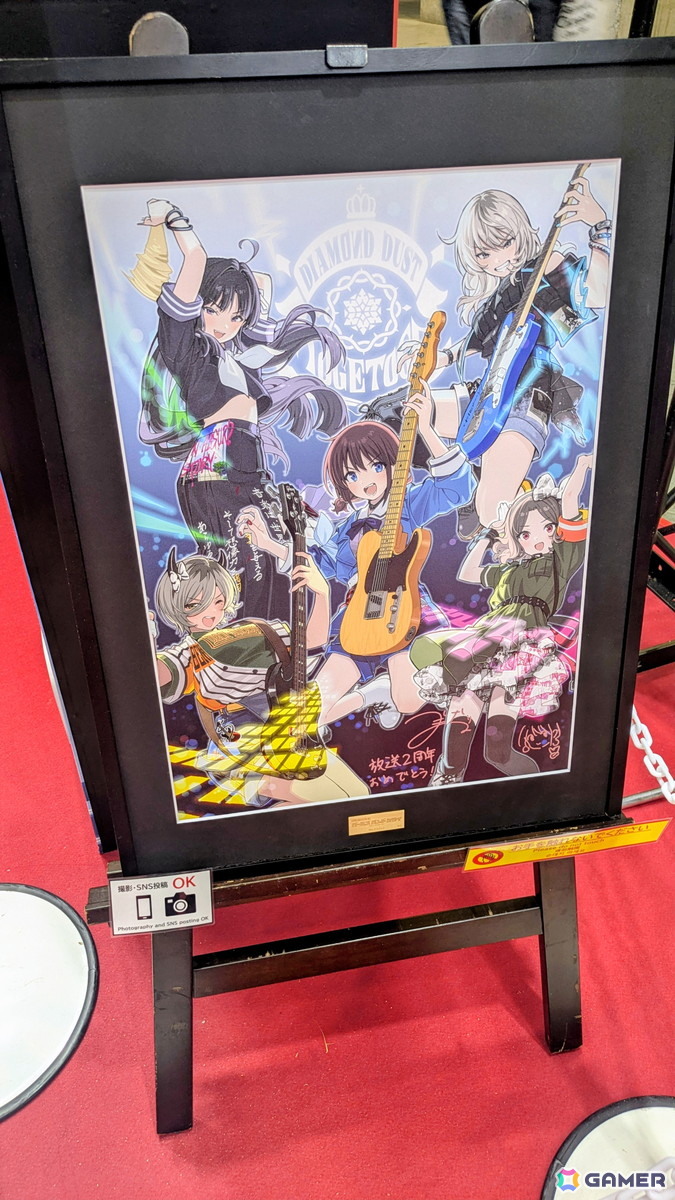 「ガルクラ」「ガルリフ」トゲナシトゲアリとCanna Lilyの等身大パネルがデザインされた巨大な壁面展示が登場!裏面にはゲームの新情報も【AnimeJapan 2026】の画像