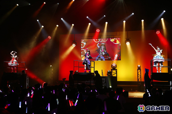 「アイドルタイムプリパラ」ガァルマゲドンによるライブ「『悪魔の宴～しもべたちよ、呪ってやる！なの！ガァル！～』by プリパラ」の公式レポートが公開！の画像17