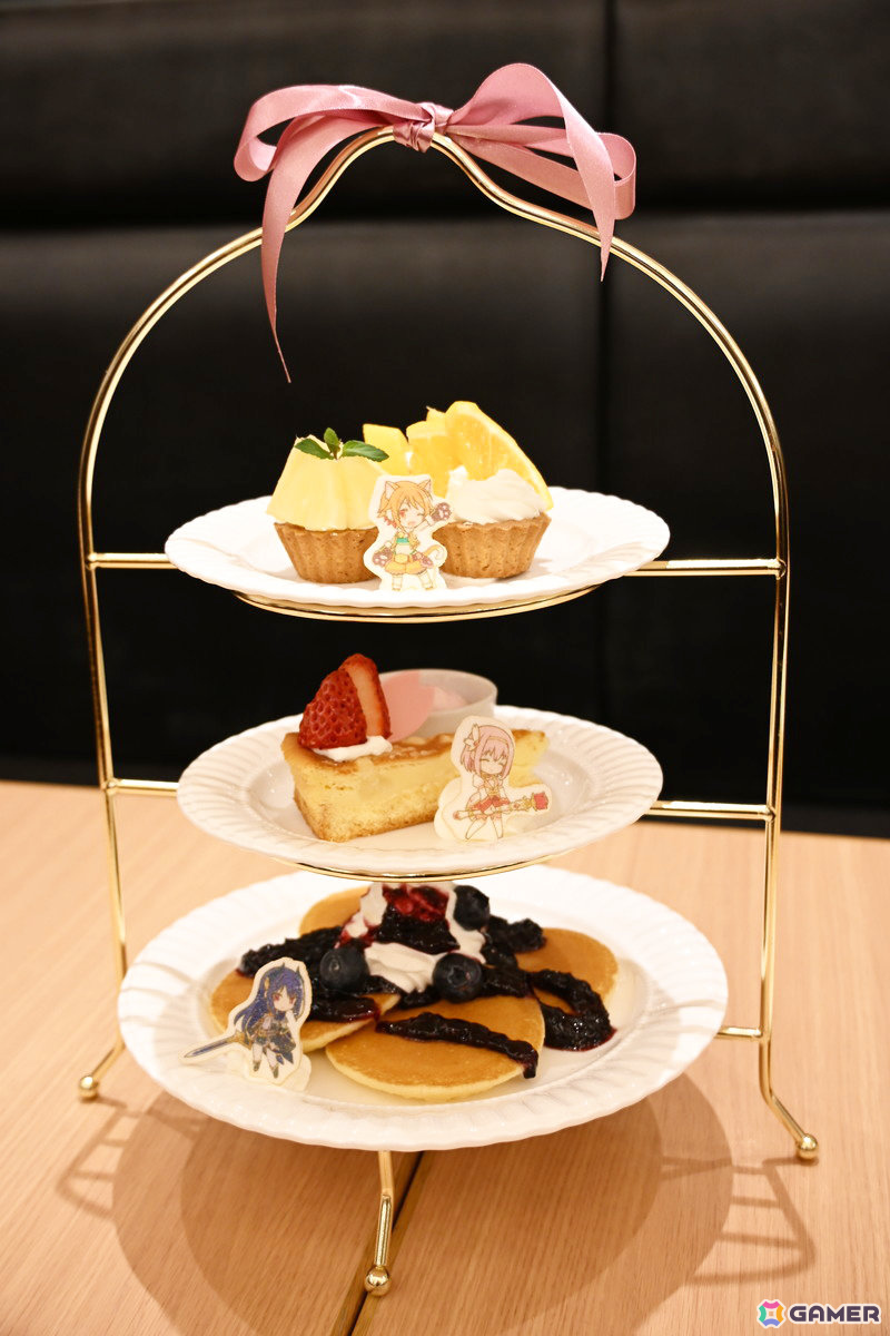 【トゥインクルウィッシュ】のスイーツの塔は壮観…！「プリコネR」×「プリコネフェス 2026」Collaboration Cafeの先行試食会をレポートの画像