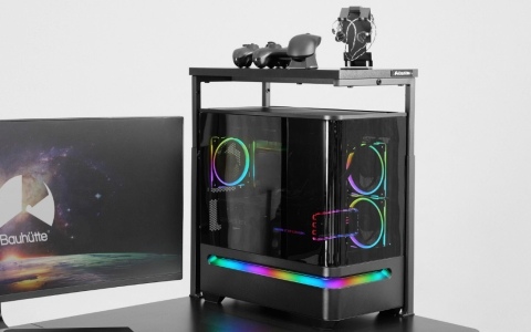 手前に柱を設けない3本足構造のPC上ラック「BHP-50R」が登場！別売のピラーレスフィギュアケースと連結して“空中展示場”にすることも