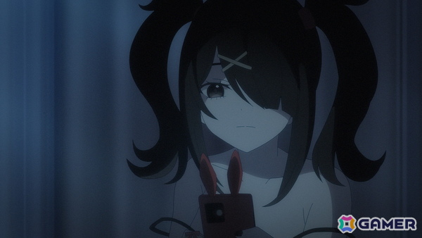 超てんちゃんが何かを見つめる場面