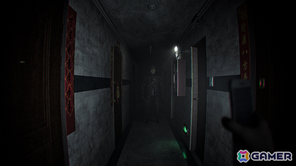 『悪意』ゲームプレイ画面：壁の染みと視線を感じさせる描写