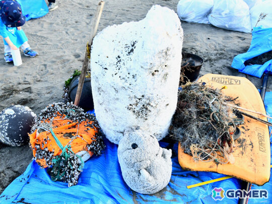 「Sky 星を紡ぐ子どもたち」ファン約200名が片瀬東浜海岸周辺のビーチクリーンに参加！集まったマイクロプラスチックごみでプラアート作品を制作の画像5