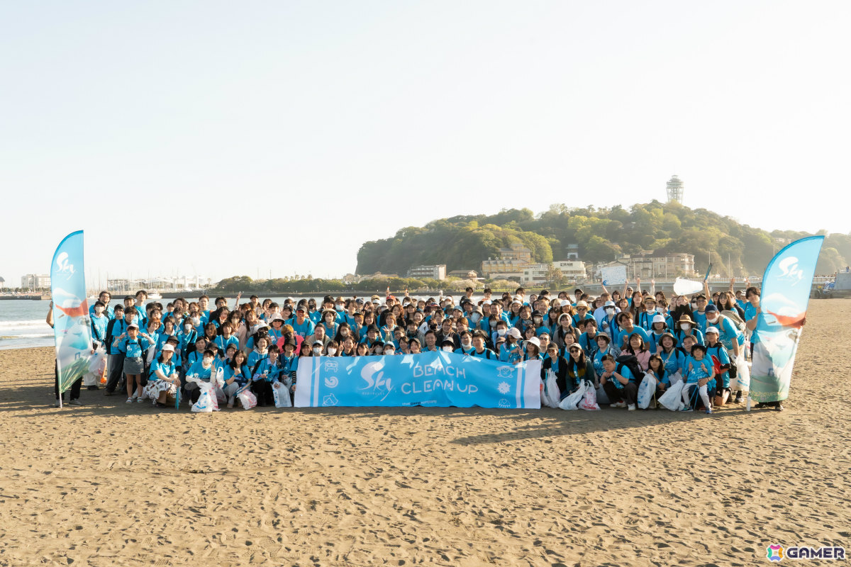 「Sky 星を紡ぐ子どもたち」ファン約200名が片瀬東浜海岸周辺のビーチクリーンに参加！集まったマイクロプラスチックごみでプラアート作品を制作の画像