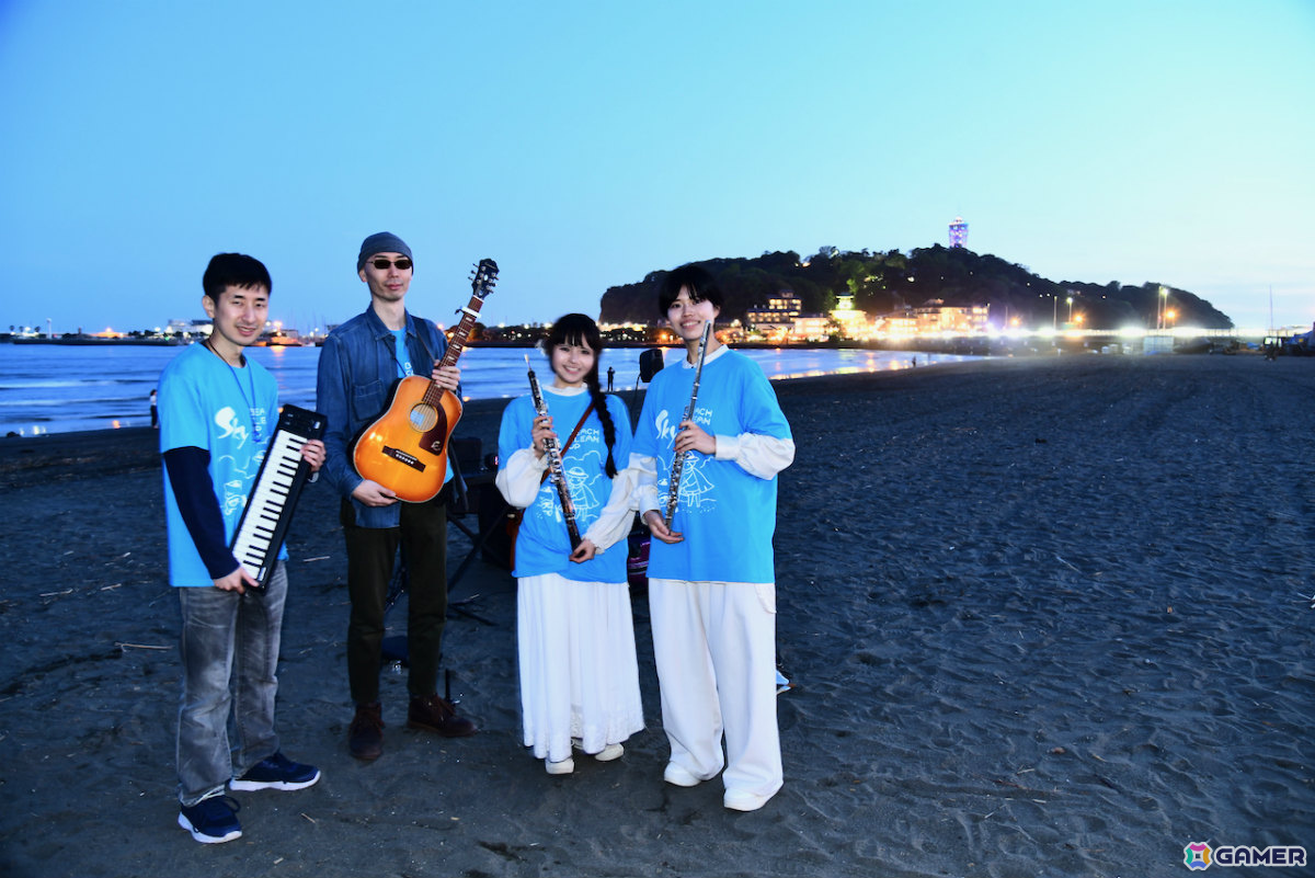「Sky 星を紡ぐ子どもたち」ファン約200名が片瀬東浜海岸周辺のビーチクリーンに参加！集まったマイクロプラスチックごみでプラアート作品を制作の画像